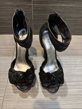 bebe Black Bow Open-Toe Ankle-Strap High Heels size 6 Luella